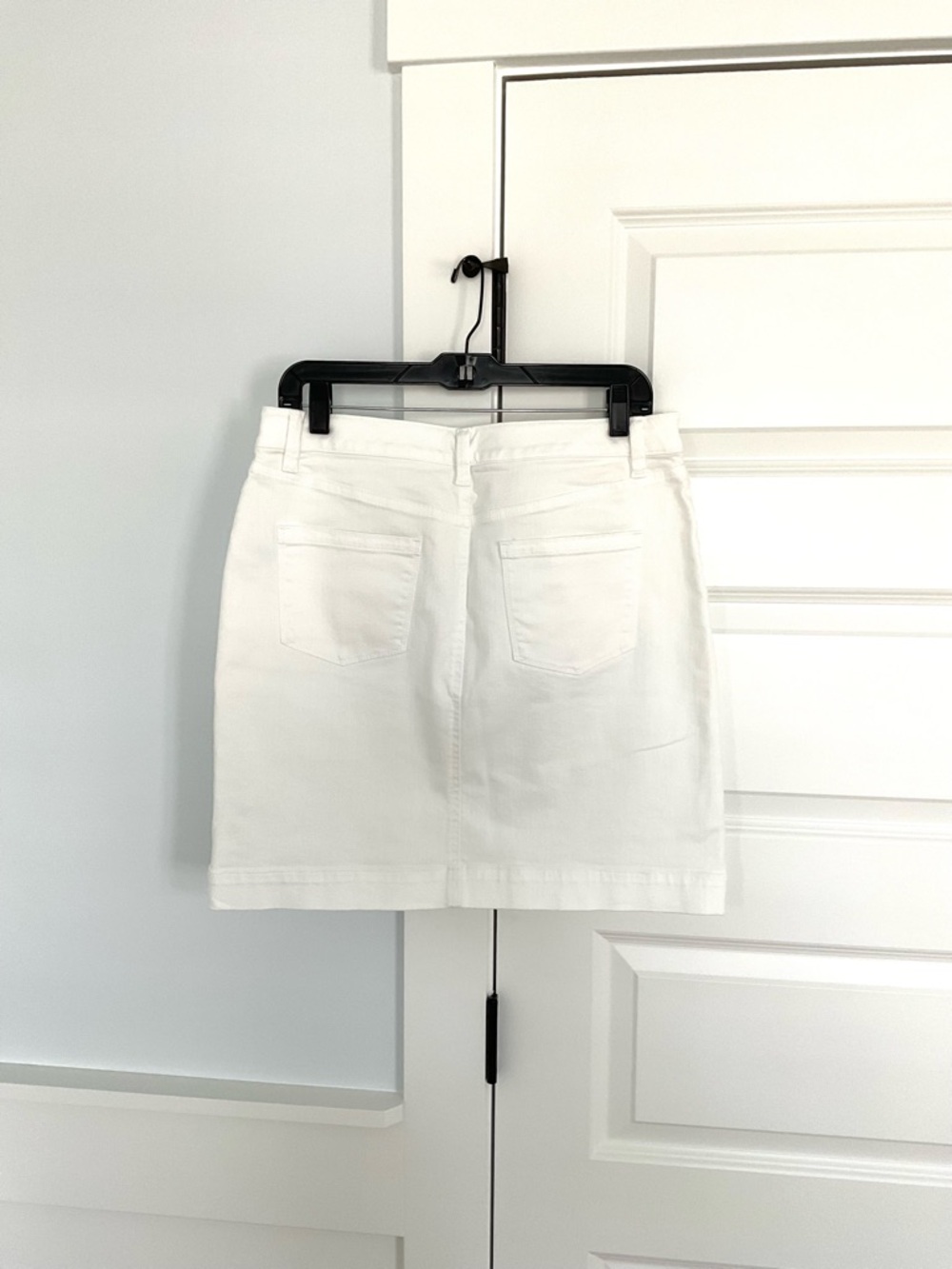 Talbots Classic White Women's Denim Skirt, Size 8 - Picture 2 of 3
